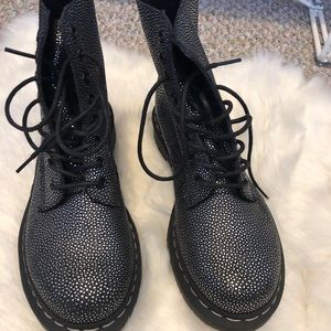 Dr. Martin metallic pebble boot size 8